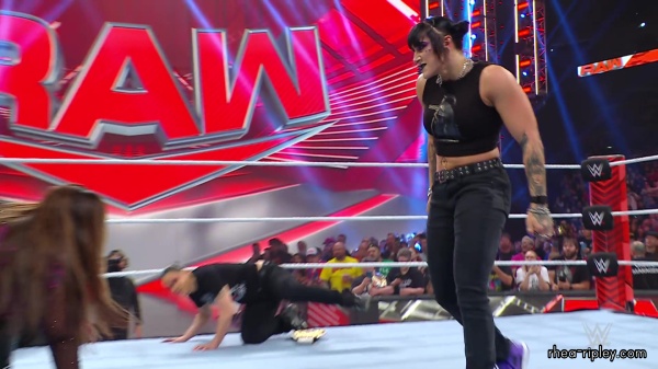 WWE_Raw_10_09_23_Nia_vs_Raquel_Rhea_Shayna_Brawl_1152.jpg