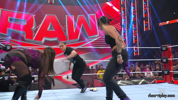 WWE_Raw_10_09_23_Nia_vs_Raquel_Rhea_Shayna_Brawl_1154.jpg