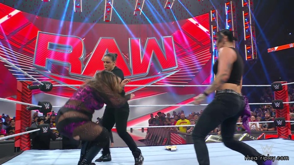 WWE_Raw_10_09_23_Nia_vs_Raquel_Rhea_Shayna_Brawl_1156.jpg