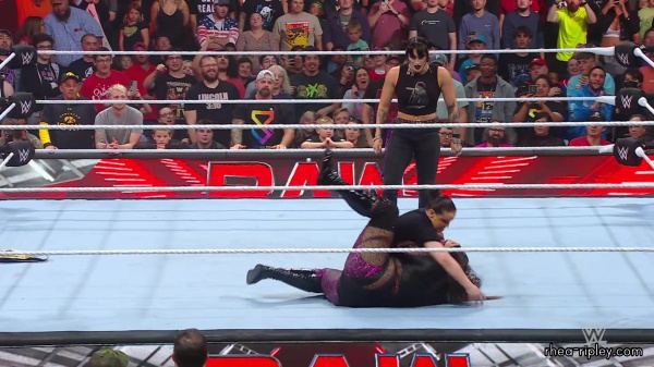WWE_Raw_10_09_23_Nia_vs_Raquel_Rhea_Shayna_Brawl_1160.jpg