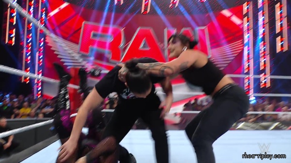 WWE_Raw_10_09_23_Nia_vs_Raquel_Rhea_Shayna_Brawl_1174.jpg