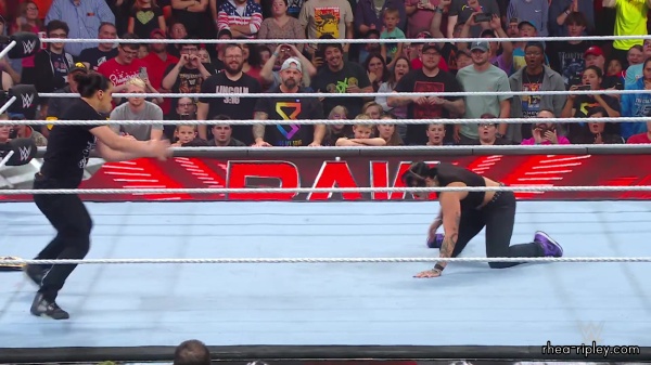 WWE_Raw_10_09_23_Nia_vs_Raquel_Rhea_Shayna_Brawl_1237.jpg