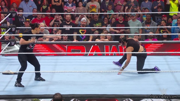 WWE_Raw_10_09_23_Nia_vs_Raquel_Rhea_Shayna_Brawl_1238.jpg