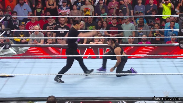 WWE_Raw_10_09_23_Nia_vs_Raquel_Rhea_Shayna_Brawl_1241.jpg