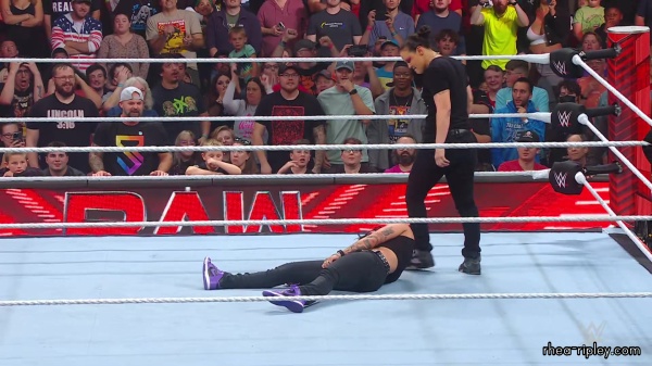 WWE_Raw_10_09_23_Nia_vs_Raquel_Rhea_Shayna_Brawl_1251.jpg