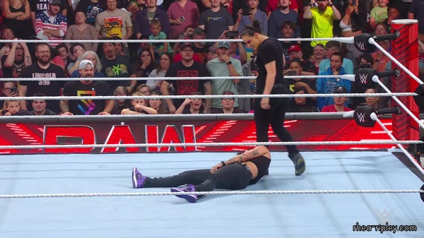 WWE_Raw_10_09_23_Nia_vs_Raquel_Rhea_Shayna_Brawl_1252.jpg