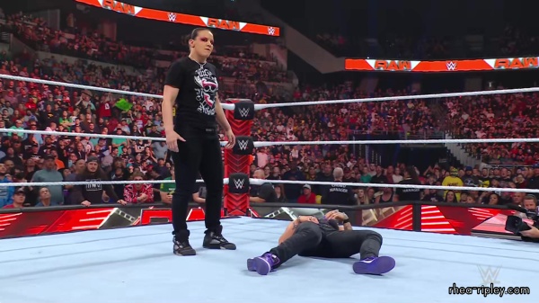 WWE_Raw_10_09_23_Nia_vs_Raquel_Rhea_Shayna_Brawl_1276.jpg