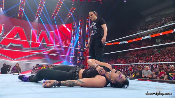 WWE_Raw_10_09_23_Nia_vs_Raquel_Rhea_Shayna_Brawl_1285.jpg