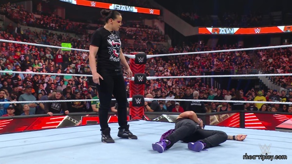 WWE_Raw_10_09_23_Nia_vs_Raquel_Rhea_Shayna_Brawl_1300.jpg