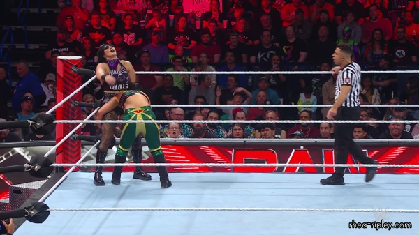 WWE_Raw_10_16_23_Rhea_vs_Shayna_Featuring_Nia_Zoey_1304.jpg