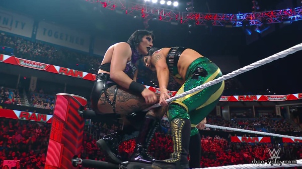 WWE_Raw_10_16_23_Rhea_vs_Shayna_Featuring_Nia_Zoey_1334.jpg