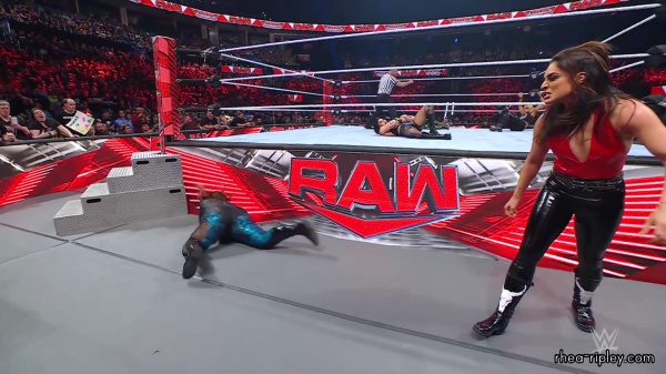 WWE_Raw_10_16_23_Rhea_vs_Shayna_Featuring_Nia_Zoey_1655.jpg