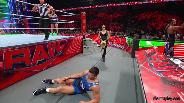 WWE_Raw_12_18_23_Ivy_Rhea_Ringside_Ivy_Attacks_Rhea_0591.jpg