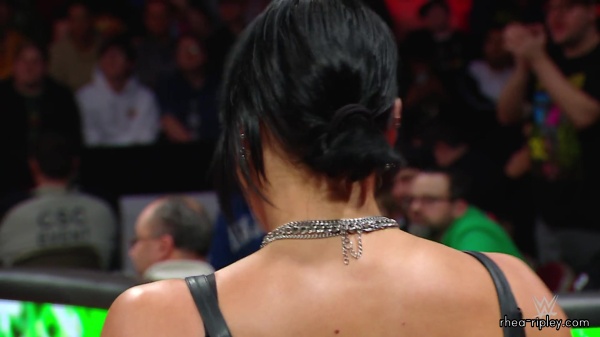 WWE_Raw_12_18_23_Ivy_Rhea_Ringside_Ivy_Attacks_Rhea_0644.jpg
