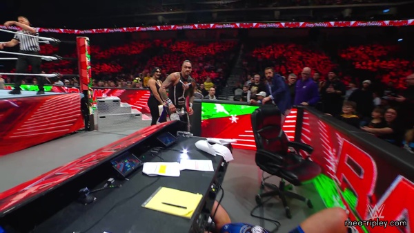 WWE_Raw_12_18_23_Ivy_Rhea_Ringside_Ivy_Attacks_Rhea_0741.jpg
