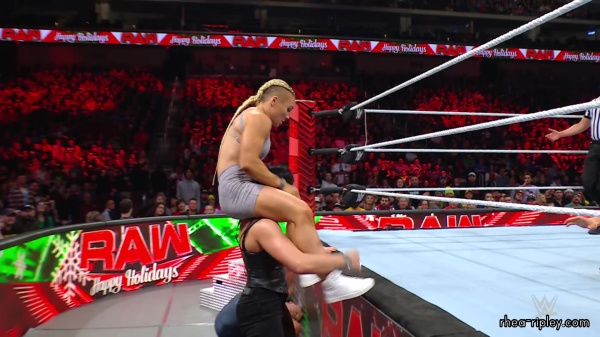 WWE_Raw_12_18_23_Ivy_Rhea_Ringside_Ivy_Attacks_Rhea_0828.jpg