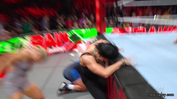 WWE_Raw_12_18_23_Ivy_Rhea_Ringside_Ivy_Attacks_Rhea_0871.jpg