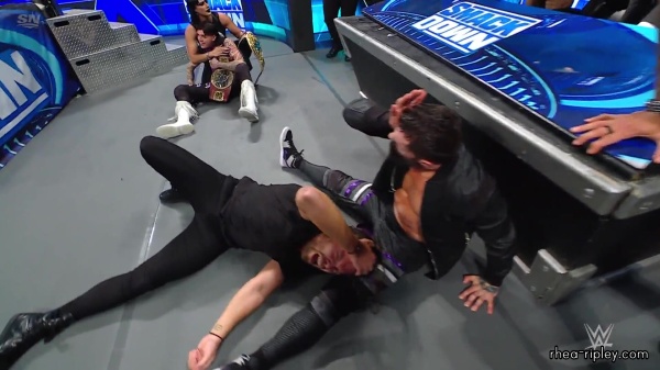 WWE_SmackDown_2023_10_06_1080p_HDTV_h264-DOORS_part_4_2245.jpg