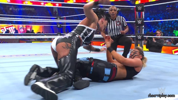 WWE_Survivor_Series_2023_Rhea_vs_Zoey_1489.jpg
