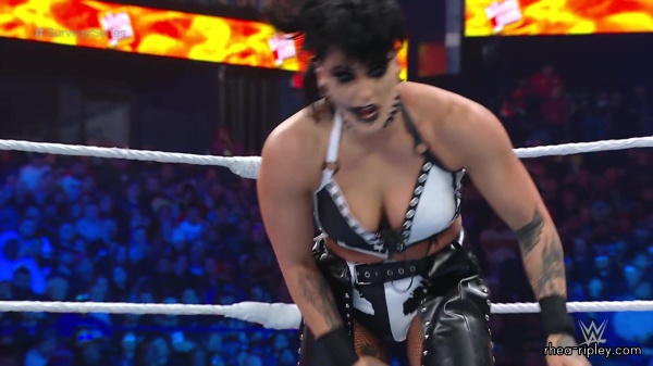 WWE_Survivor_Series_2023_Rhea_vs_Zoey_1950.jpg