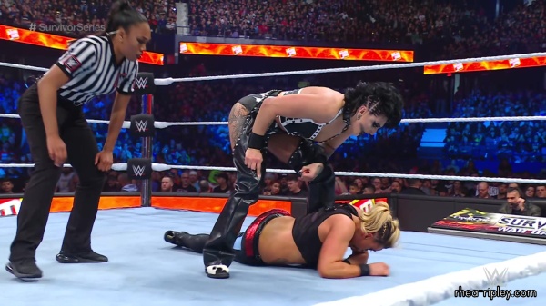WWE_Survivor_Series_2023_Rhea_vs_Zoey_2008.jpg