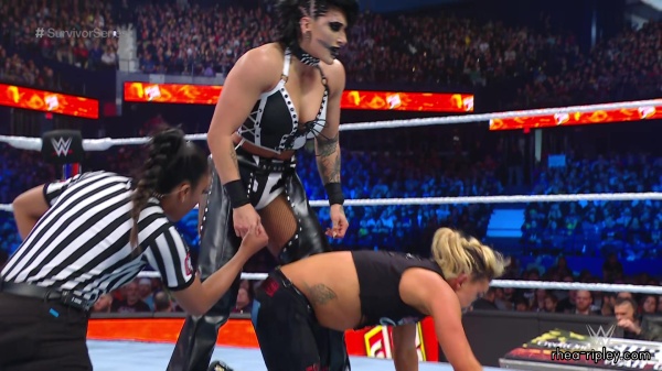 WWE_Survivor_Series_2023_Rhea_vs_Zoey_2016.jpg