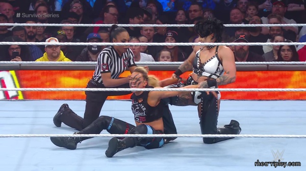 WWE_Survivor_Series_2023_Rhea_vs_Zoey_2176.jpg