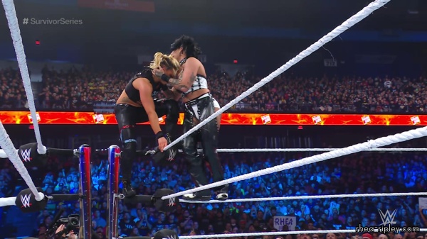 WWE_Survivor_Series_2023_Rhea_vs_Zoey_2549.jpg