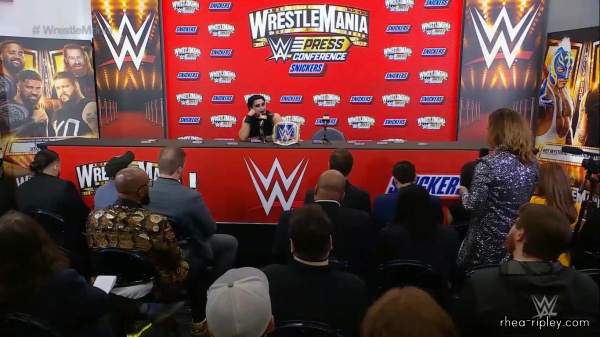 Wrestlemania_39_Night_One_Press_Conference_0907.jpg