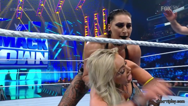 sportsnet-wwe_friday_night_smackdown_2023_03_03_1080p_web_h264_0614.jpg