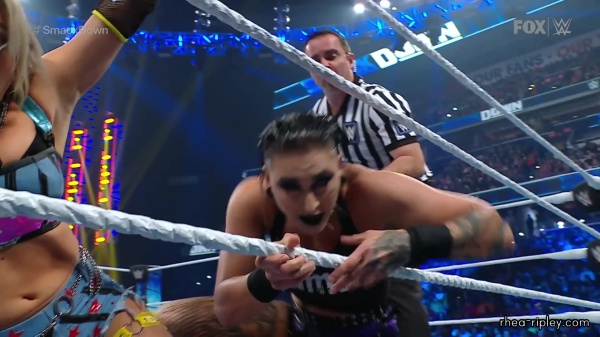 sportsnet-wwe_friday_night_smackdown_2023_03_03_1080p_web_h264_0647.jpg