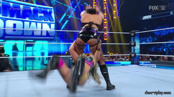 sportsnet-wwe_friday_night_smackdown_2023_03_03_1080p_web_h264_0689.jpg