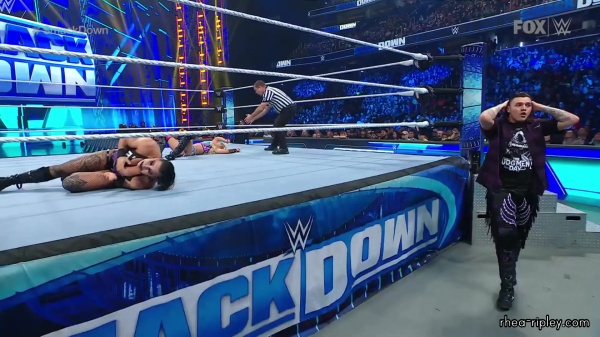 sportsnet-wwe_friday_night_smackdown_2023_03_03_1080p_web_h264_1166.jpg