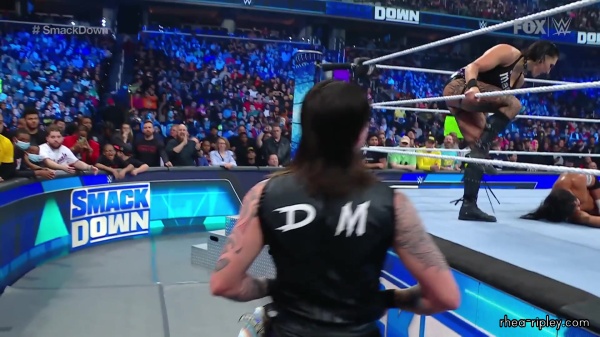 sportsnet-wwe_friday_night_smackdown_2023_03_03_1080p_web_h264_part_2_1814.jpg