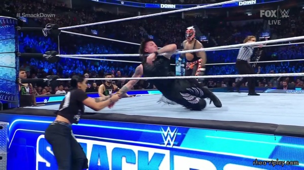 sportsnet-wwe_friday_night_smackdown_2023_04_07_720p_web_h264_2861.jpg