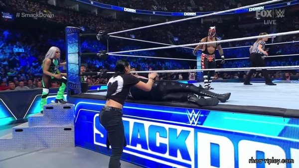 sportsnet-wwe_friday_night_smackdown_2023_04_07_720p_web_h264_2870.jpg