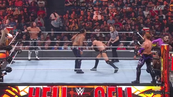 Click to view full size image
==============
sportsnet-wwe_hell_in_a_cell_2022_1080p_web_h264_2957.jpg sportsnet-wwe_hell_in_a_cell_2022_1080p_web_h264_2957.jpg