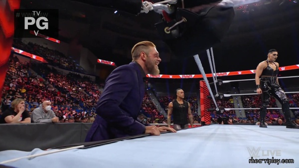 sportsnet-wwe_monday_night_raw_2022_05_09_1080p_web_h264_1597.jpg