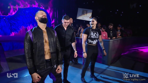 sportsnet-wwe_monday_night_raw_2022_09_19_1080p_web_h264_0240.jpg