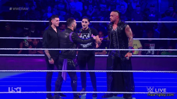 sportsnet-wwe_monday_night_raw_2022_09_19_1080p_web_h264_1253.jpg