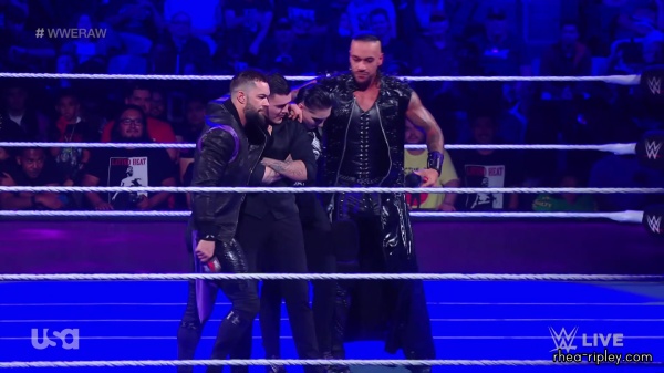 sportsnet-wwe_monday_night_raw_2022_09_19_1080p_web_h264_1270.jpg