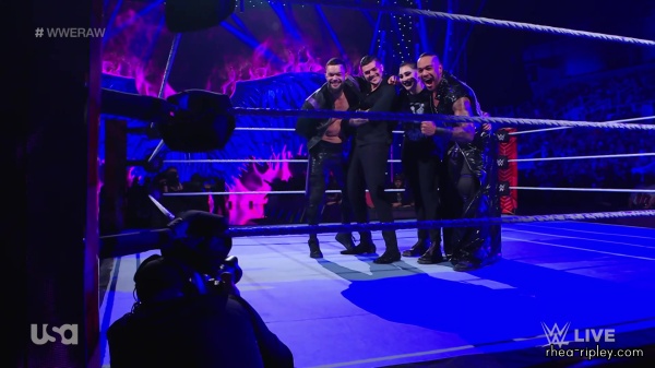 sportsnet-wwe_monday_night_raw_2022_09_19_1080p_web_h264_1285.jpg