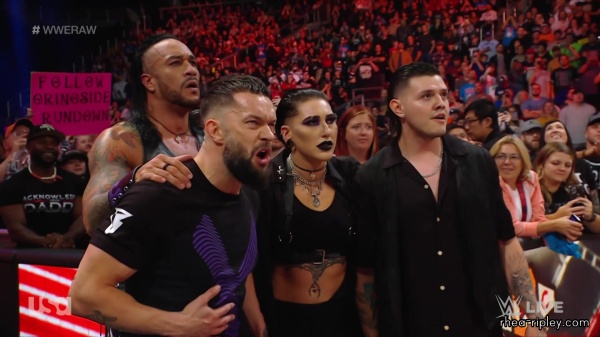 sportsnet-wwe_monday_night_raw_2022_09_26_1080p_web_h264_part_2_4255.jpg