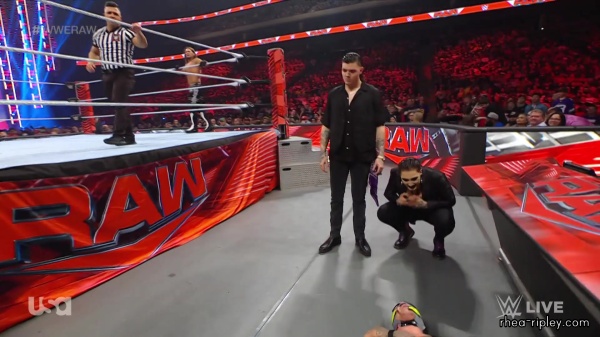 sportsnet-wwe_monday_night_raw_2022_10_03_1080p_web_h264_2127.jpg