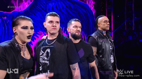 sportsnet-wwe_monday_night_raw_2022_10_17_1080p_web_h264_0894.jpg