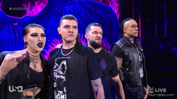 sportsnet-wwe_monday_night_raw_2022_10_17_1080p_web_h264_0896.jpg