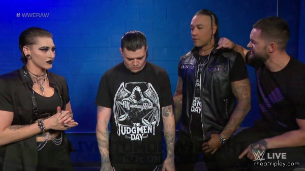 sportsnet-wwe_monday_night_raw_2022_10_17_1080p_web_h264_part_2_145.jpg