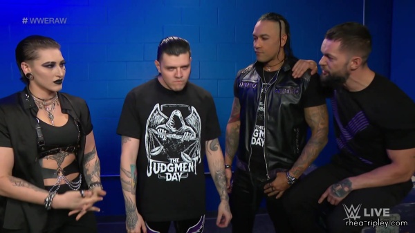 sportsnet-wwe_monday_night_raw_2022_10_17_1080p_web_h264_part_2_147.jpg