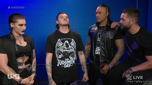 sportsnet-wwe_monday_night_raw_2022_10_17_1080p_web_h264_part_2_150.jpg