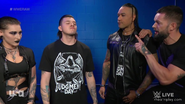 sportsnet-wwe_monday_night_raw_2022_10_17_1080p_web_h264_part_2_153.jpg